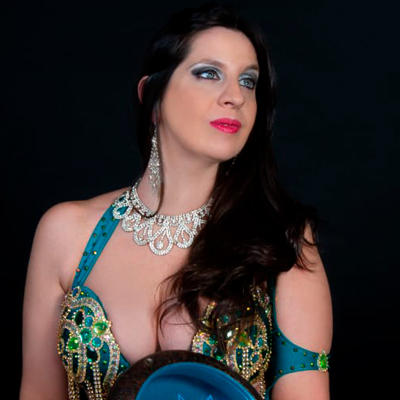 La-maestra-AMIRA-SHERKI-recibe-el-Premio-maestro-2025